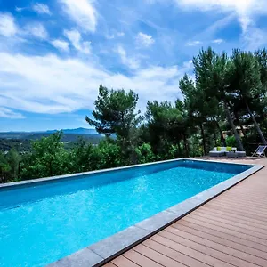 Apartment Lumineuse Avec Piscine Clim 1ere Etage Vue Panoramique Sur Les Montagnes Sur Le Site De La Sainte-victoire, Le Tholonet